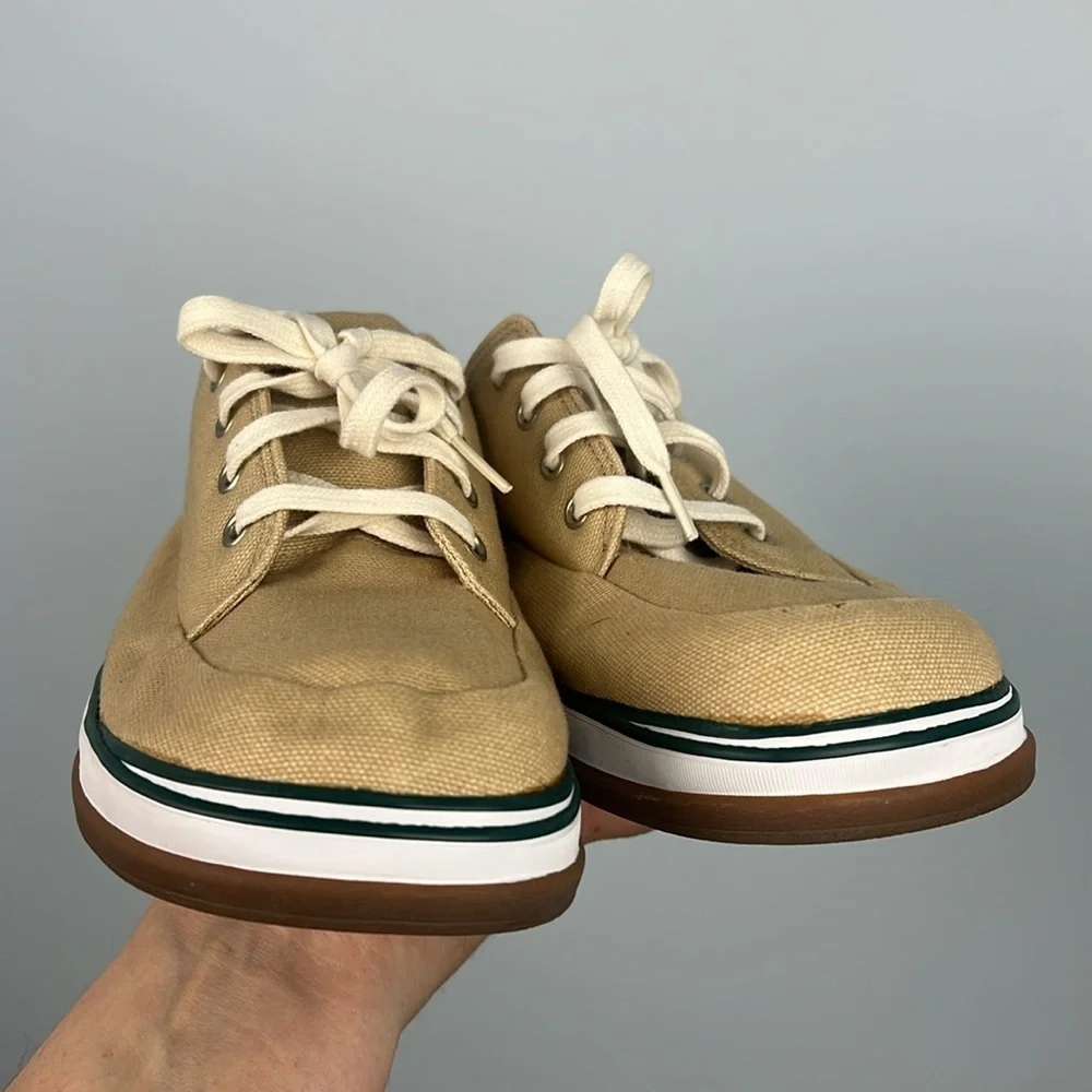 Clarks tan canvas lace up walking shoes size 8